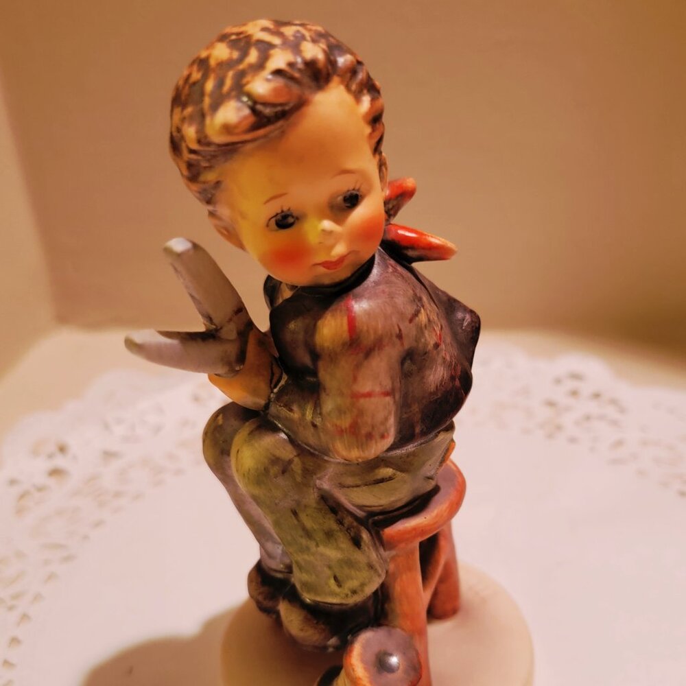Vintage Goebel Hummel figurine #308 "Little Tailor" 5.75" tall Germany 1972